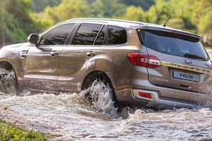 Ford Everest đời cũ giảm giá 80 triệu đồng