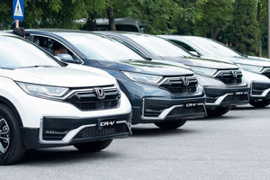 Ford Everest, Honda CR-V giảm giá sâu lên đến 100 triệu đồng