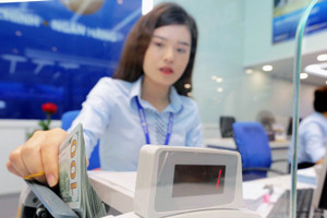 NHNN tiếp tục điều chỉnh giá bán USD lần thứ 3 trong tháng 11 này