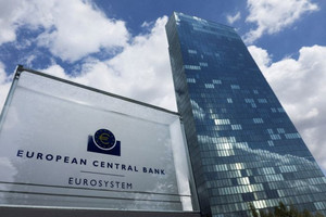 ECB nâng lãi suất lên mức kỷ lục, cắt giảm trợ cấp ngân hàng 