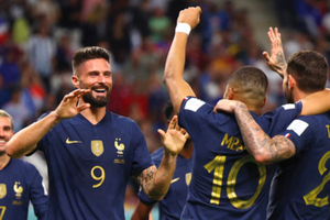 Bộ đôi tiền đạo người Pháp Giroud - Mbappe và phong cách “chơi xe” trái ngược