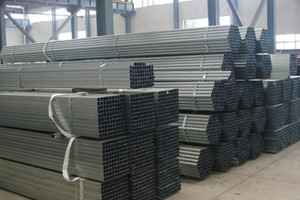 Giá thép tăng, thị trường trong nước chờ đợi tín hiệu tích cực