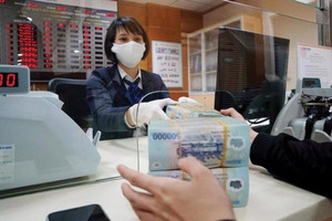 Mặt bằng lãi suất huy động cao thu hút lượng lớn dòng tiền nhàn rỗi từ khu vực dân cư