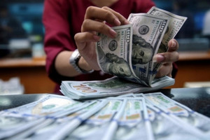 Cập nhật diễn biến đồng USD hôm nay 1/2: USD giảm sau loạt dữ liệu quý 4 được công bố