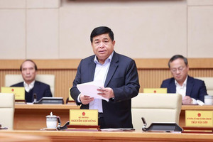 Phấn khởi, hăng say lao động, sản xuất, kinh doanh ngay từ những ngày đầu năm mới
