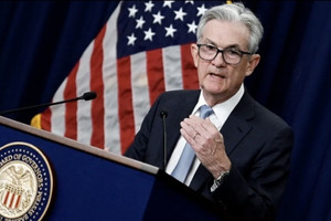 Chứng khoán Phố Wall “xanh mướt” khi Chủ tịch Jerome Powell công nhận lạm phát đã bắt đầu giảm