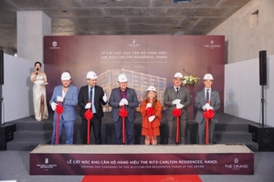 Khu căn hộ hàng hiệu The Ritz-Carlton Residences, Ha Noi chính thức cất nóc