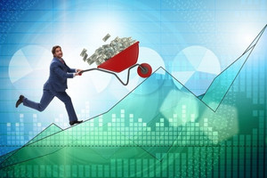 Kỳ vọng dòng tiền chảy về thị trường, cổ phiếu nhóm chứng khoán tăng trần