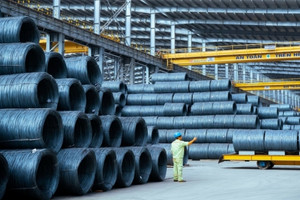 Giá thép hôm nay 17/3: Giảm mạnh trước lo ngại khủng hoảng ngân hàng