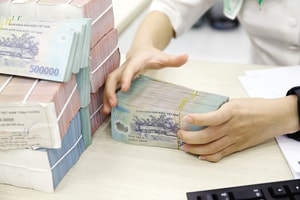Lãi suất qua đêm liên ngân hàng giảm mạnh xuống dưới 1%/năm