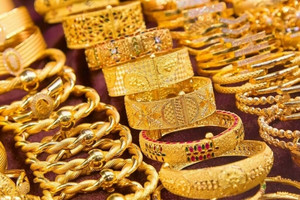 Giá vàng hôm nay 17/4: Chịu áp lực chốt lời
