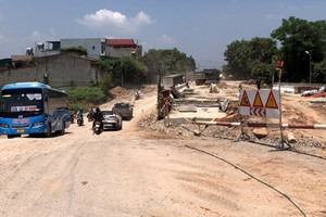 Tuyến đường huyết mạch tiêu thụ vải chậm tiến độ, dân Lục Ngạn, Bắc Giang gặp khó