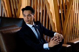 Chân dung Chủ tịch ACB Trần Hùng Huy - vị sếp ngân hàng vừa gây bão mạng xã hội với màn hát và nhảy dưới mưa cực "bốc"