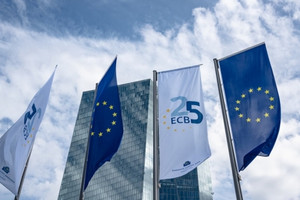 ECB nâng lãi suất lần thứ 8 liên tiếp, cao nhất 22 năm