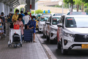 Kiểm định toàn bộ đồng hồ tính tiền sau vụ gian lận giá cước taxi tại sân bay Tân Sơn Nhất