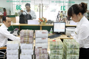 Người dân không còn mặn mà với gửi tiết kiệm ngân hàng?