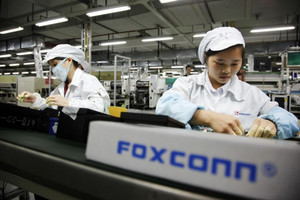 Foxconn công bố tuyển dụng với mức thưởng nghìn đô cho công nhân sản xuất iPhone 15