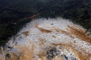 Sống bất an trong cảnh 'chạy đá' ở Yên Bái