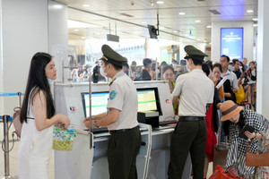 'Check-in' sân bay bằng tài khoản VNeID còn nhiều bất cập