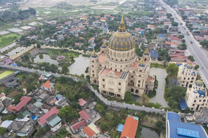 Cận cảnh từng ngóc ngách lâu đài nghìn tỷ cao nhất Đông Nam Á của đại gia Đỗ Văn Tiến: Rộng 10.000m2, dát vàng cả hầm gửi xe