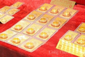 Giá vàng miếng SJC bất ngờ chạm đỉnh 7 tháng