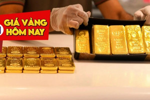 Giá vàng hôm nay 27/8: Vàng đang mắc kẹt trong trạng thái "chờ xem"