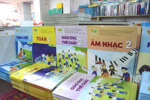 Cung ứng đầy đủ sách giáo khoa, khắc phục tình trạng thiếu giáo viên