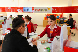 Vượt cản thành công, cổ phiếu HDB, VPB, SSB, OCB, PGB tăng giá trong phiên nhóm ngân hàng điều chỉnh
