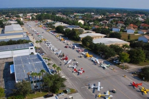 Thị trấn giàu có đến nỗi nhà nào cũng có máy bay, xây đường băng ngay trước sân nhà, mở mắt là lên máy bay đi ăn sáng