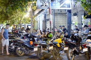 TP.HCM sẽ thu phí sử dụng vỉa hè, lòng đường từ đầu năm 2024