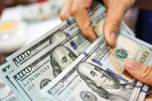 Bản tin tài chính sáng 23/9: Giá vàng và dầu tăng, USD chững lại