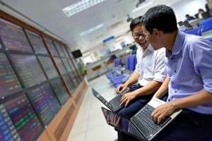 Cổ phiếu chứng khoán hồi mạnh, VN-Index ngắt chuỗi giảm 4 phiên