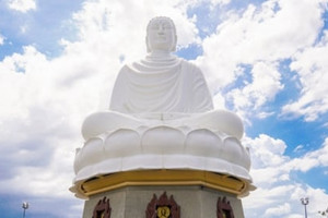 Chiêm ngưỡng ngôi chùa hơn 100 tuổi có pho tượng Kim Thân Phật Tổ ngoài trời cao nhất Việt Nam