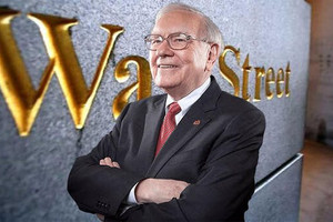 Tỷ phú Warren Buffett mạnh tay "rót" tiền vào lĩnh vực bất động sản và đưa ra lời khuyên "quý hơn vàng"