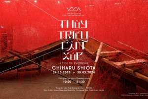 Mở cửa triển lãm sắp đặt "Thủy triều cảm xúc" của nghệ sĩ Chiharu Shiota