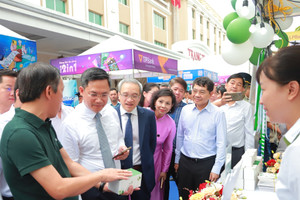 Hướng tới mỗi quận, huyện Hà Nội đều có tuyến phố thanh toán không tiền mặt