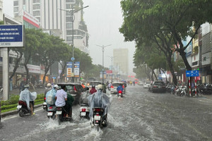 Cần làm gì khi ô tô bị ngập nước và dấu hiệu nhận biết