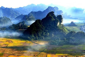 Phát hiện điểm đến 'lạ mặt' cách Hà Nội chỉ hơn 200km: Đẹp như chốn 'bồng lai tiên cảnh', đã đi là không muốn về