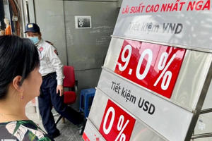 Qua thời ngân hàng ồ ạt treo biển lãi suất cao tới sát 10%/năm hút khách gửi tiền...