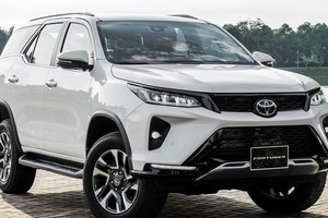 Giá 1 tỷ đồng, ngoài Toyota Fortuner còn những mẫu SUV 7 chỗ nào?