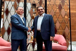 Đằng sau cú bắt tay của ông Phạm Nhật Vượng và tỷ phú Ấn Độ Gautam Shantilal Adani