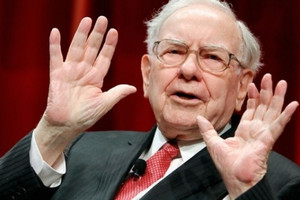 Warren Buffett nói một đằng, làm một nẻo?