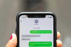 Google muốn ‘mượn tay’ nhà quản lý ép Apple mở iMessage