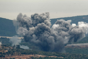 Hamas đình chỉ đàm phán về con tin, Israel không kích Lebanon