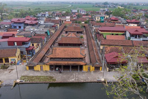 Ngôi làng trăm tuổi hình cá chép độc nhất Việt Nam nổi tiếng hiếu học, là quê hương của cố Tổng Bí thư Trường Chinh