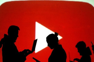 Hơn 15% thanh thiếu niên Mỹ ‘nghiện’ YouTube và TikTok