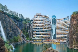 Khách sạn 5 sao kỳ lạ nằm sâu 88m dưới lòng đất ở Trung Quốc: Trị giá hơn 300 triệu USD, đẹp như xứ sở thần tiên