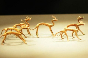 Công nhân đào trúng ‘rồng vàng’ cùng kho báu đầy cổ vật, cảnh sát phong tỏa hiện trường ngay lập tức