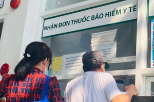 Trả tiền mua thuốc ngoài cho người có BHYT: Đừng đẩy trách nhiệm cho bệnh nhân