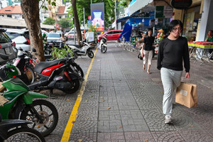 Kẻ vạch trên vỉa hè trung tâm TP.HCM, chuẩn bị thu phí sử dụng